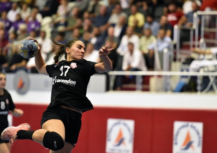 Kadın Hentbol Takımından Galibiyet