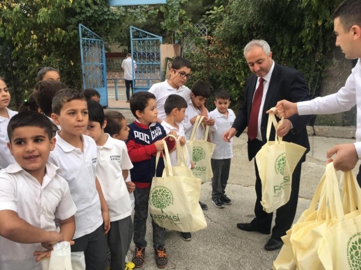 Siirt’te 150 Öğrenciye Kırtasiye Yardımı Yapıldı