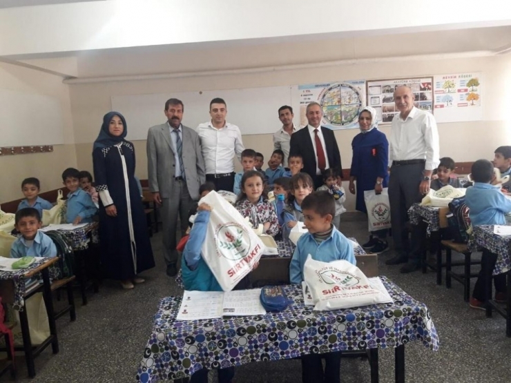 Siirt’te 150 Öğrenciye Kırtasiye Yardımı Yapıldı