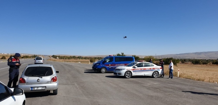 Şuhut Jandarması Helikopter Destekli ’Huzur Güven Operasyonu’ Düzenlendi