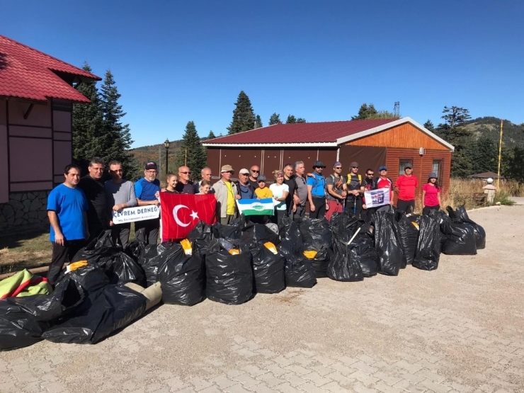 Temizlik İçin Tırmandılar