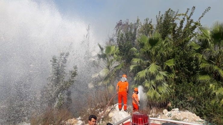 Irmak Kenarındaki Yangın Büyümeden Söndürüldü