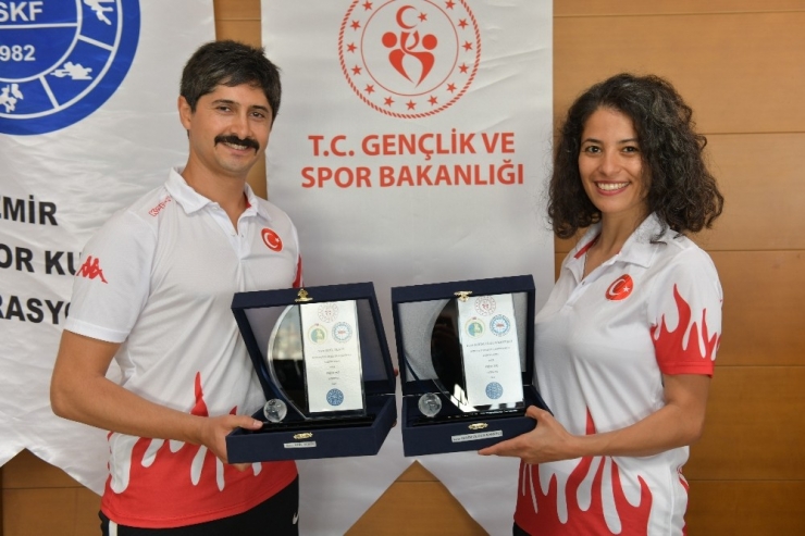 Çiğlili Sporculara ’Yılın Enleri’ Ödülü