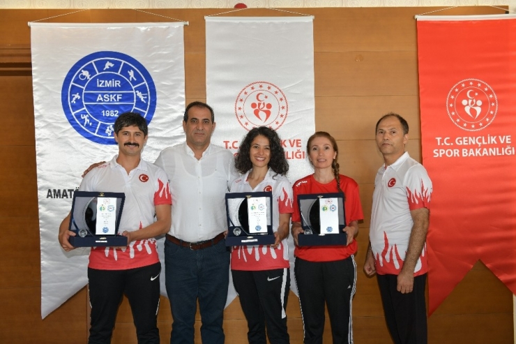 Çiğlili Sporculara ’Yılın Enleri’ Ödülü