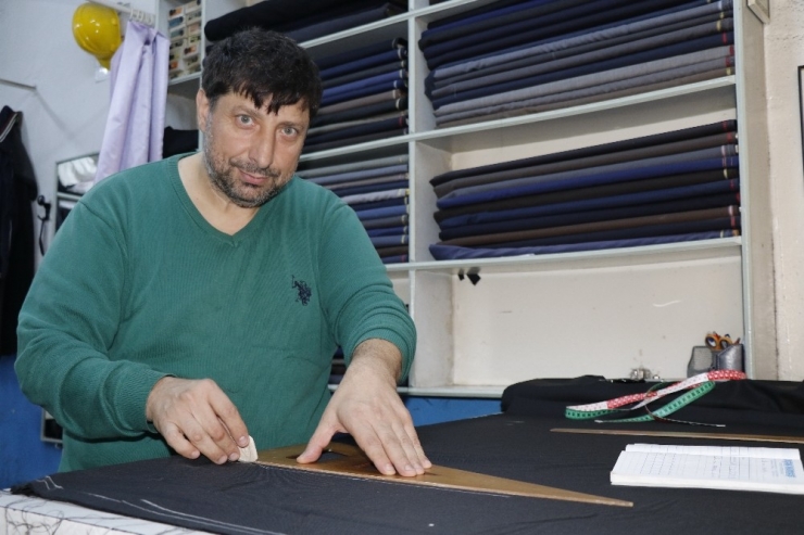 40 Yıllık Terzi, 7 Yıldır Elbise Dikmedi