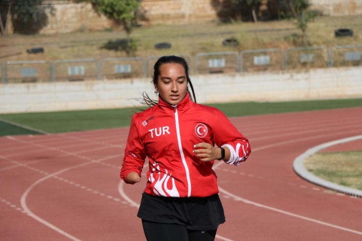 Türkiye’nin İlk Engelli Triatleti Olimpiyatlara Gitmek İstiyor