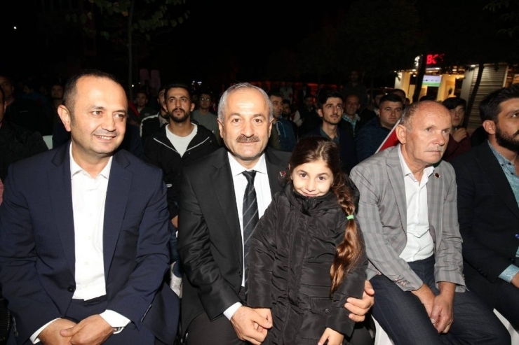 Gebze’de Milli Maç Heyecanı Kent Meydanında Yaşandı