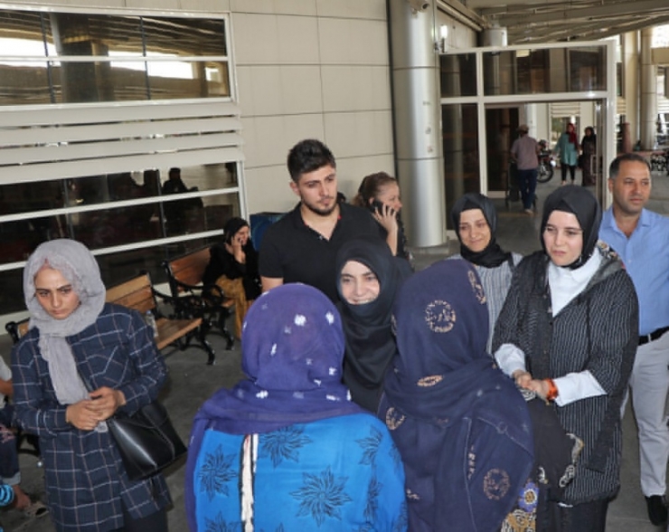 Ak Kadınlardan Yaralı Vatandaşlara Ziyaret