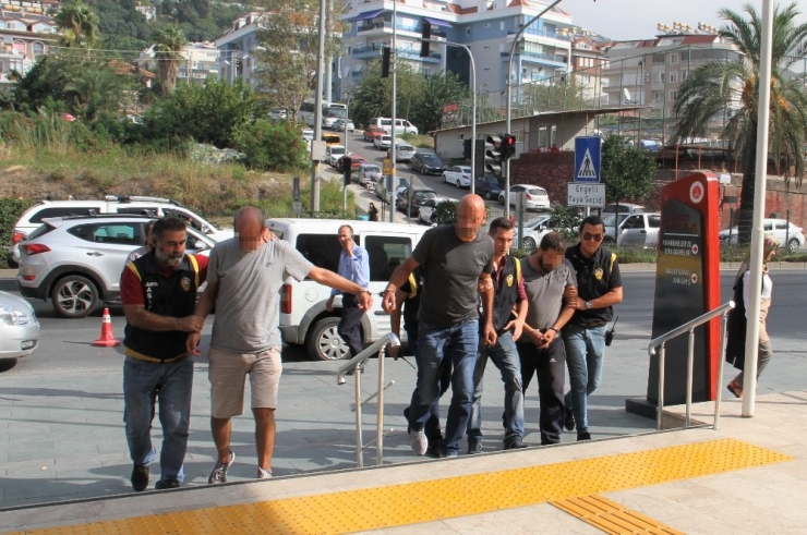 Atm’ye Kart Kopyalama Düzeneği Kuran 3 Şüpheli Vurgun Yapamadan Yakalandı