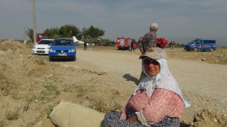 Yoldan Çıkan Uçağın Pilotu: "Hava Akımıyla Uçak Yolun Soluna Savruldu Ve Ağaçlara Çarparak Durdu"