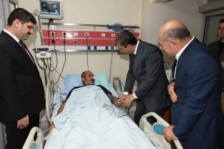 Vali Şahin, Nusaybin’e Atılan Havan Toplarından Yaralananları Ziyaret Etti