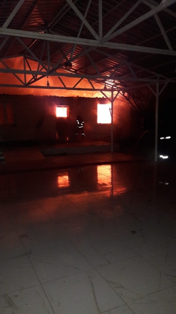 Çaydeğirmeni Beldesinde İş Yeri Kundaklandı