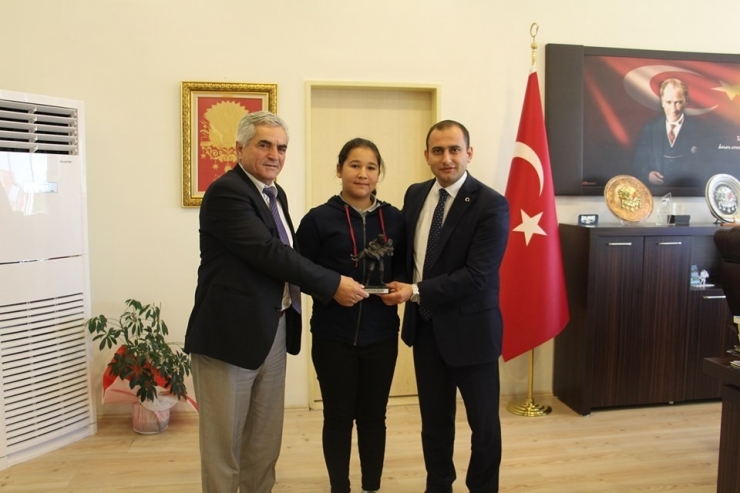 Dumlupınar’da Başarılı Öğrenciler Ödüllendirildi