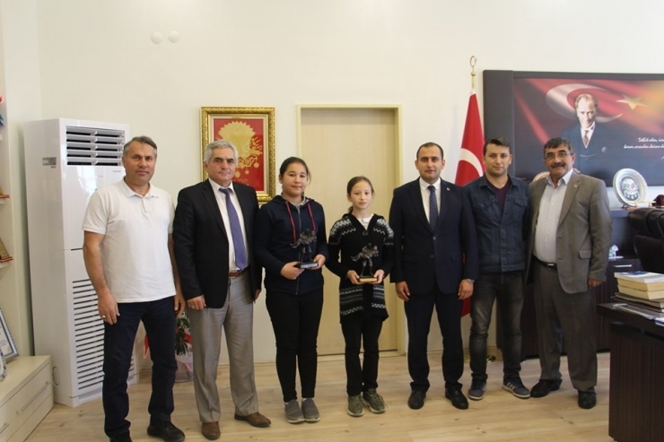 Dumlupınar’da Başarılı Öğrenciler Ödüllendirildi