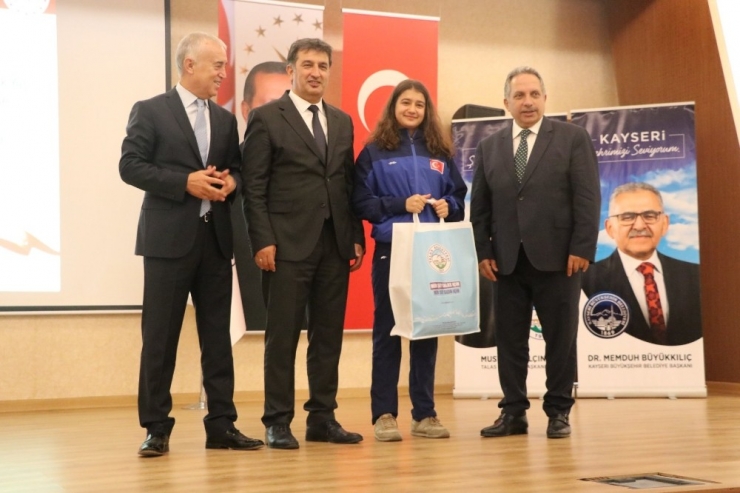 Sporun Enleri Ödüllendirildi