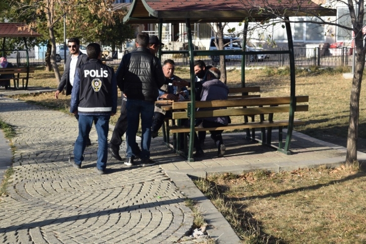 Kars’ta 59 Ekip, 219 Polisle Asayiş Uygulaması Yaptı