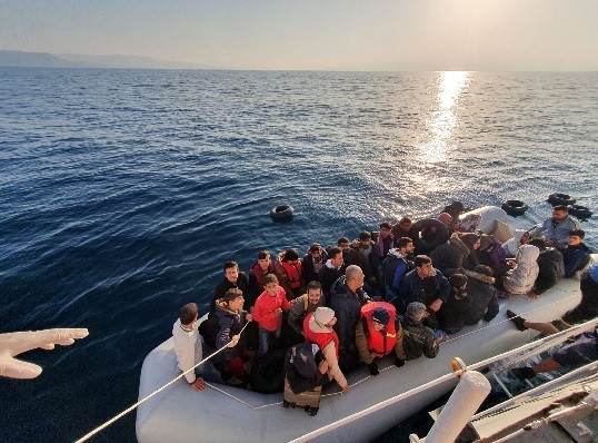 Kuşadası Körfezi’nde 4 Ayrı Operasyonda 91’i Çocuk 190 Göçmen Yakalandı