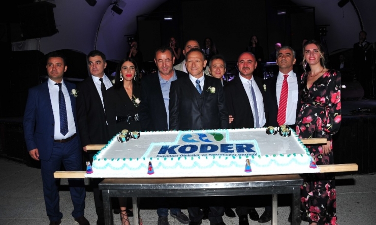 Kuşadası’nda Otelciler Düzenlenen Gecede Bir Araya Geldi