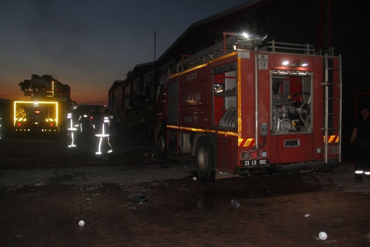 Elazığ’da Fabrika Yangını Söndürüldü