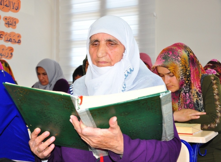 71 Yaşında Azmiyle Örnek Oldu