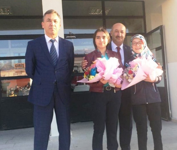 Müdür Başyiğit, Lisedeki Kitap Okuma Etkinliğine Katıldı