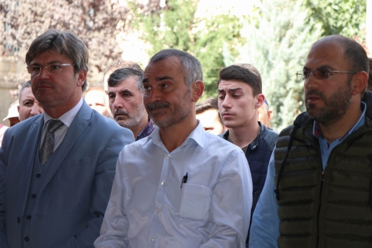 Otomobilin Çarptığı Genç Kız Son Yolculuğuna Uğurlandı