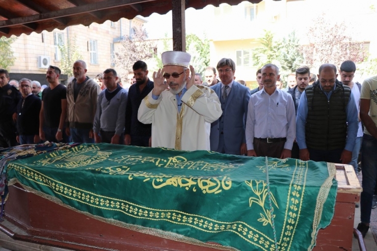 Otomobilin Çarptığı Genç Kız Son Yolculuğuna Uğurlandı