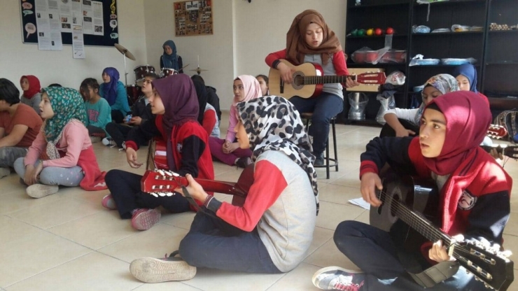 Ortaokulda Müzik, Resim, Akıl Ve Zeka Oyunları Atölyeleri Açıldı