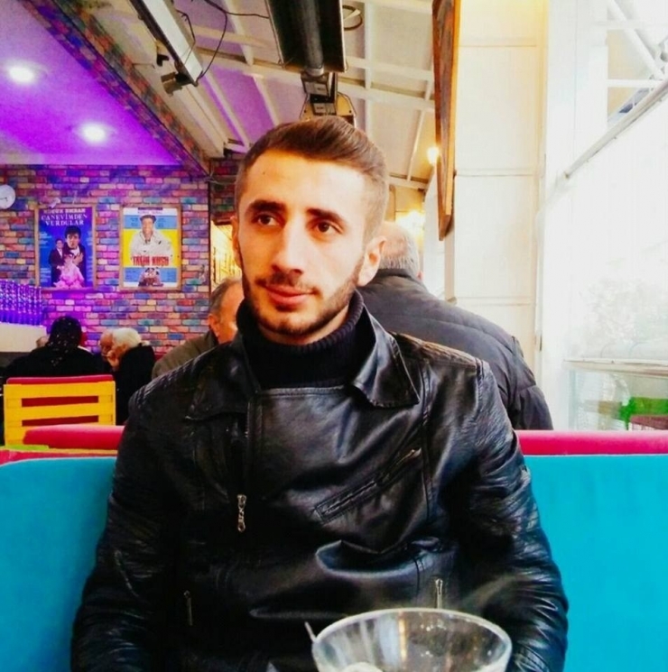 Kamyonla Otomobil Kafa Kafaya Çarpıştı: 1 Ölü