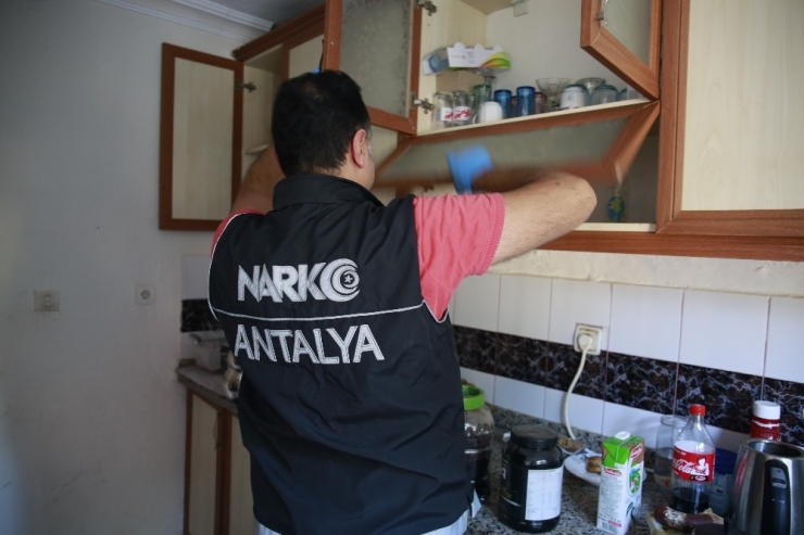 Antalya’da Uyuşturucu Operasyonu: 4 Gözaltı