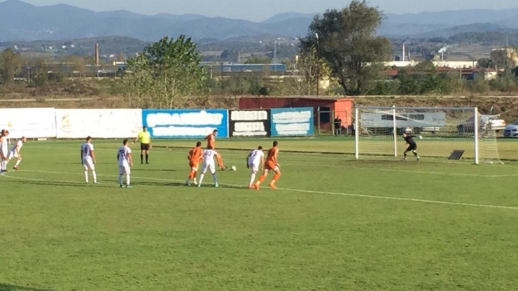 Amatör Maçta 5 Kırmızı Kart Çıktı