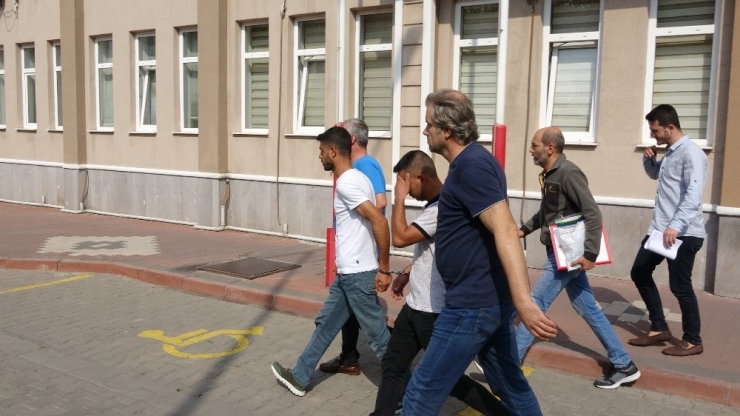 Kendini Polis Ve Savcı Olarak Tanıtan Dolandırıcılar Adliyeye Sevk Edildi