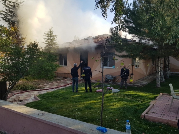 Lokantanın Mutfak Kısmında Çıkan Yangın Korkuttu