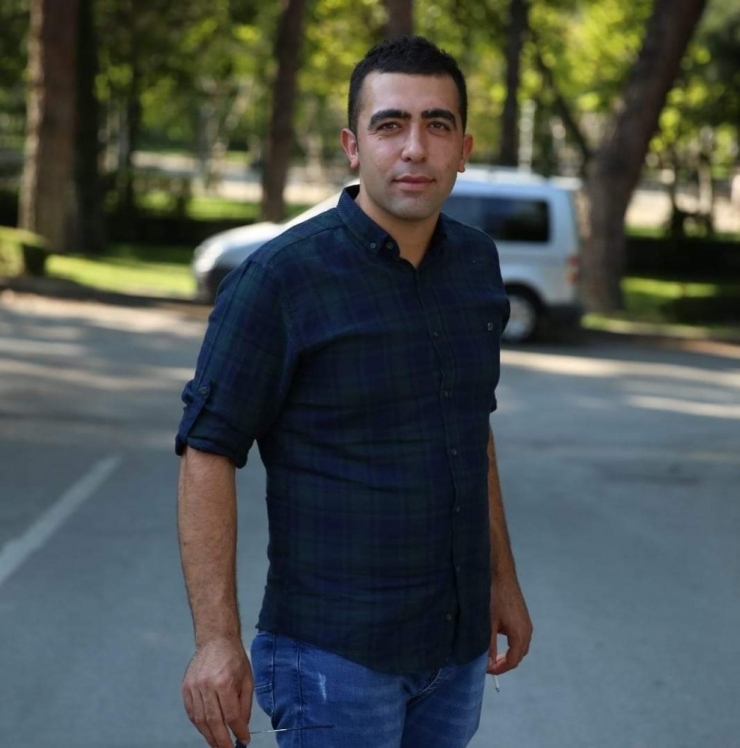 Silahını Temizlemek İsteyen Polis, Kazayla Kendini Ve Bekçi Arkadaşını Vurdu