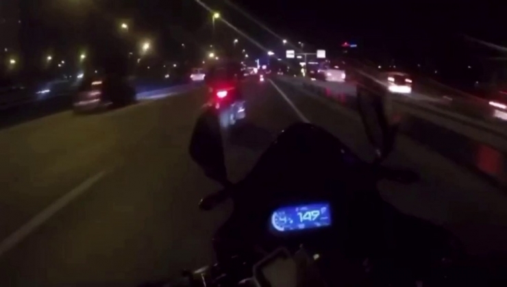 E-5’te Motosikletli Magandalar “Makas” Atarak Terör Estirdi