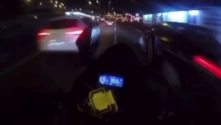 E-5’te Motosikletli Magandalar “Makas” Atarak Terör Estirdi