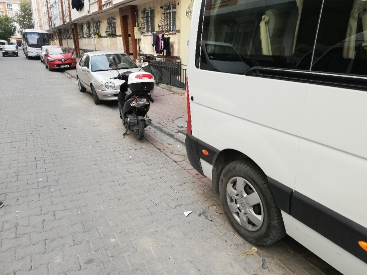 Kavga Ettiği Motosikletli Genci Ara Sokakta Sıkıştırıp Kaza Yaptırdı