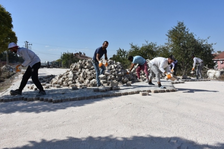 İnönü’de Kilit Taş Çalışmaları Devam Ediyor