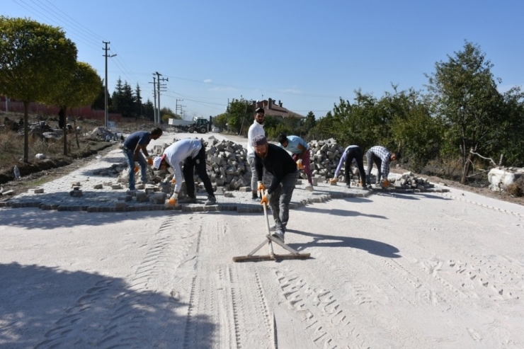 İnönü’de Kilit Taş Çalışmaları Devam Ediyor