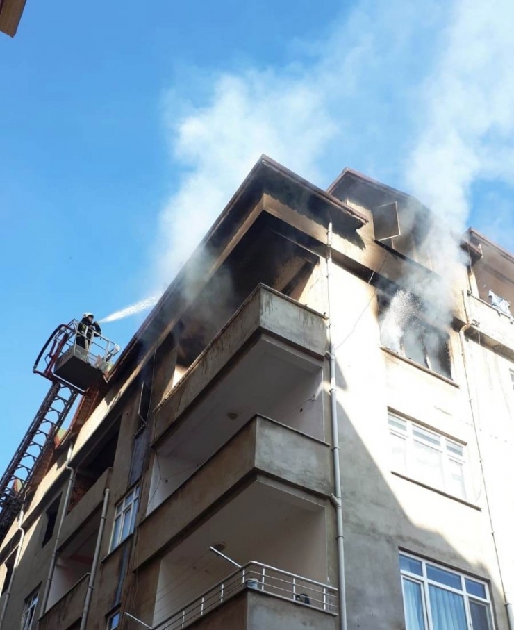 Fatsa’da Bir Ev Yangında Kullanılamaz Hale Geldi