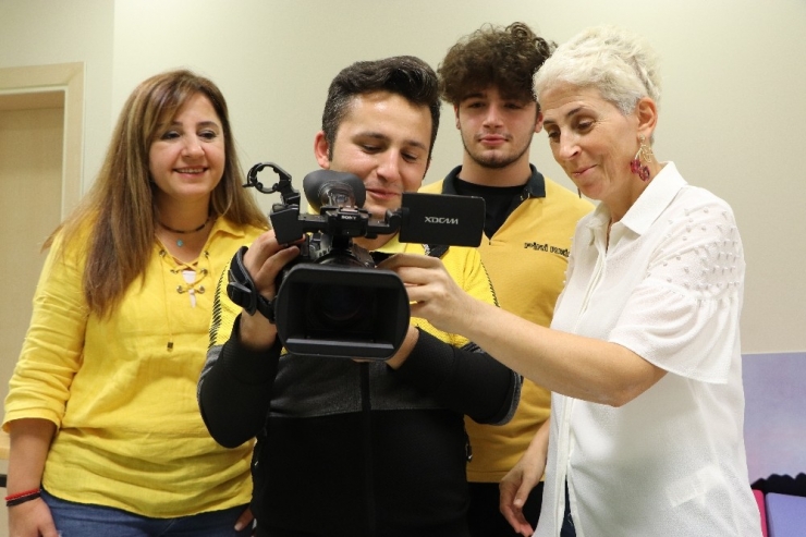 Geleceğin İletişimcileri Piri Reis’te Yetişiyor