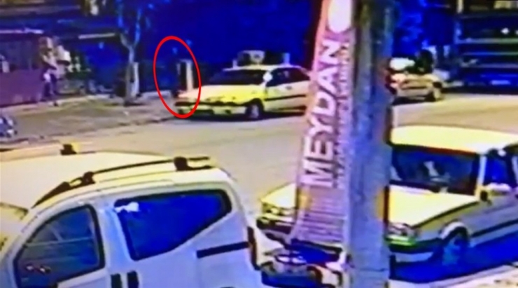 Isparta’da Talihsiz Adamın 3 Metre Yüksekten Düşüp Öldüğü Anlar Kamerada