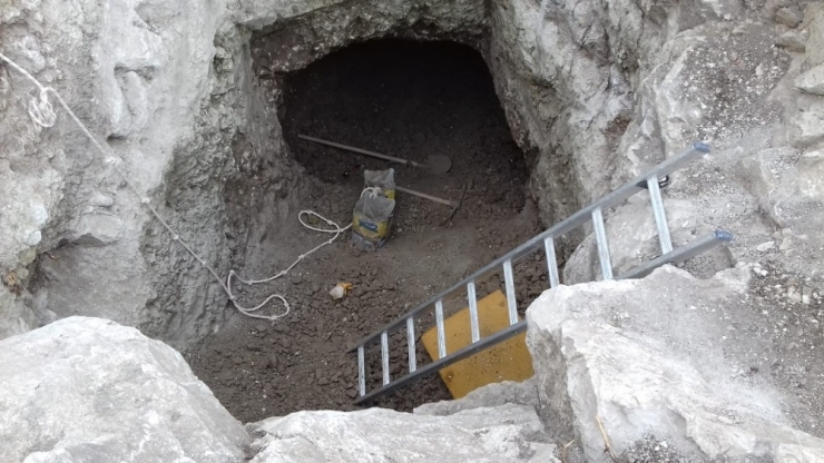 Kütahya’da Define Avcıları Suçüstü Yakalandı: 6 Gözaltı