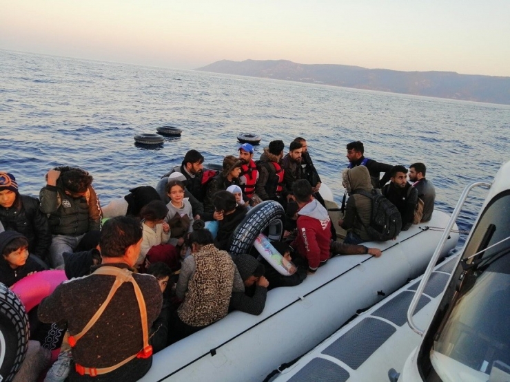 77’si Çocuk 162 Düzensiz Göçmen Ölümü Göze Alarak Çıktıkları Yolculukta Yakalandı