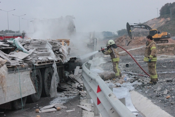 Kuzey Marmara Otoyolunda Yanan Tır Küle Döndü