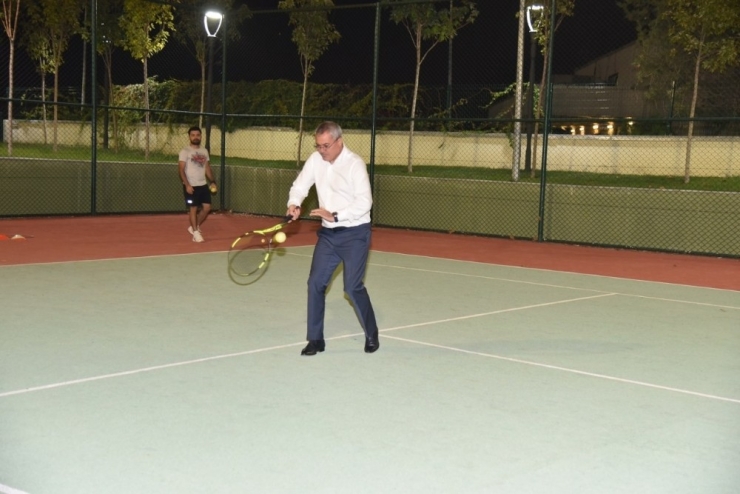 Manisa’daki Spor Tesisinin Açılışı Öncesi Son İnceleme