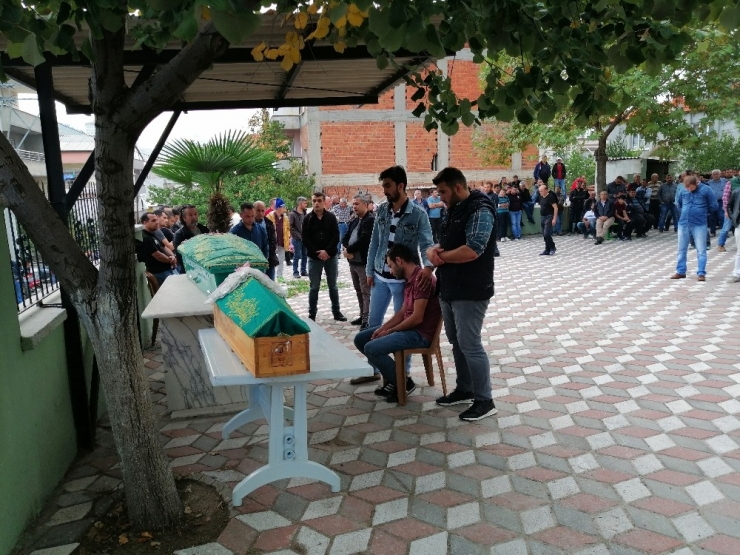 Otomobilin Çarptığı Anne Ve 8 Aylık Kızı Son Yolculuklarına Uğurlandı