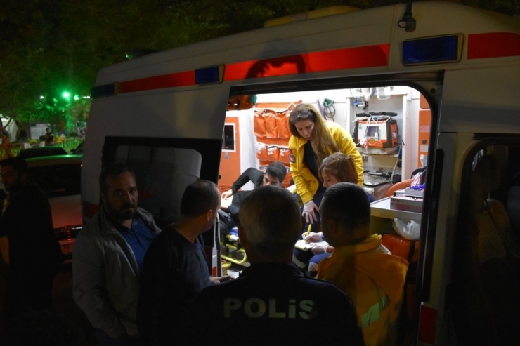 Cebinde Taşıdığı Bıçak Bacağına Saplandı