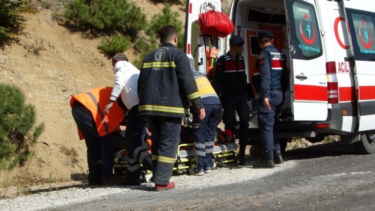 Domaniç’te Traktör Devrildi: 1 Yaralı