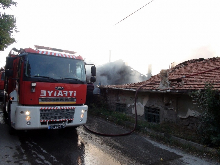 Yozgat’ta Ahşap Evde Çıkan Yangın Korkuttu